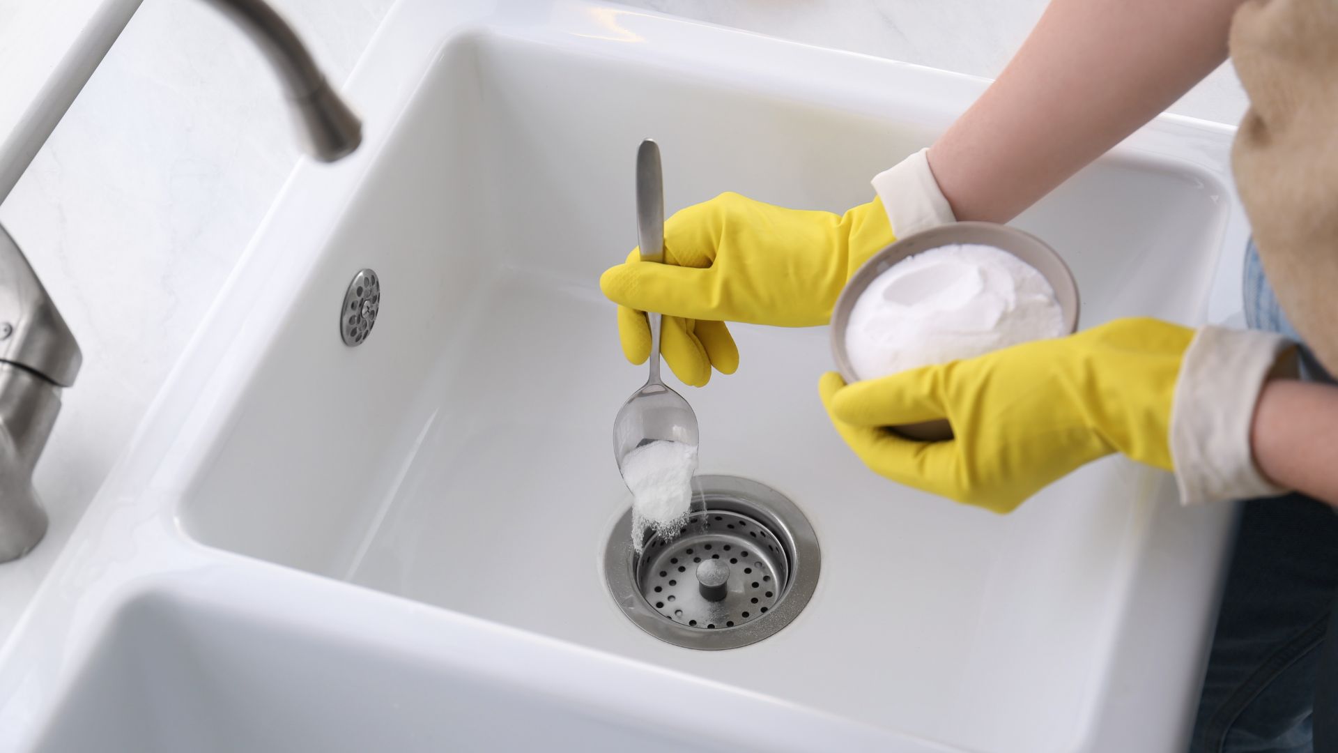 Plumbers Recommend Using Baking Soda and Vinegar
