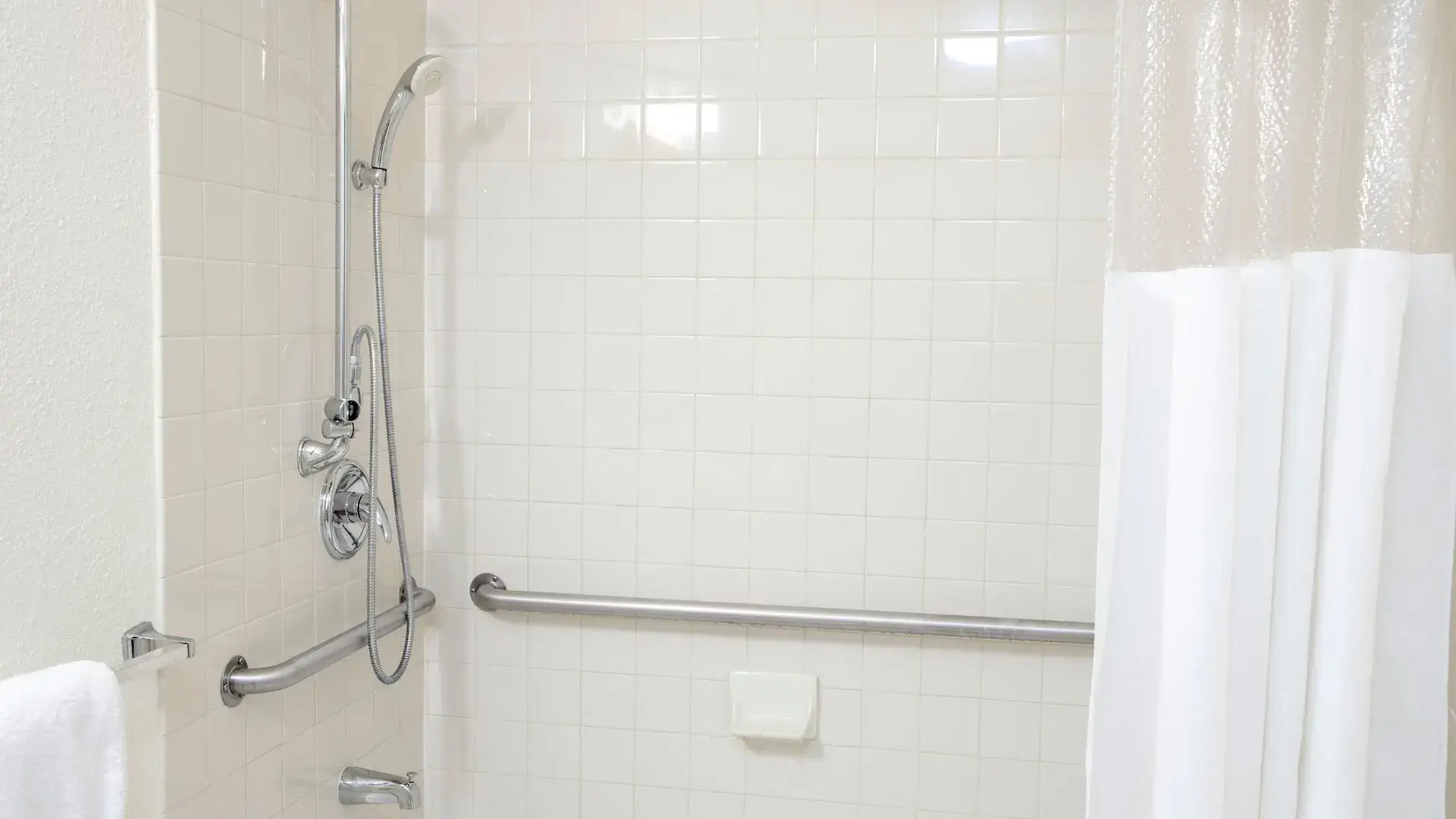 5 Bathroom Remodeling Ideas That Will Make Your Bathroom More Accessible 8 Bathroom Installation of grab bars, particularly for plumbers.