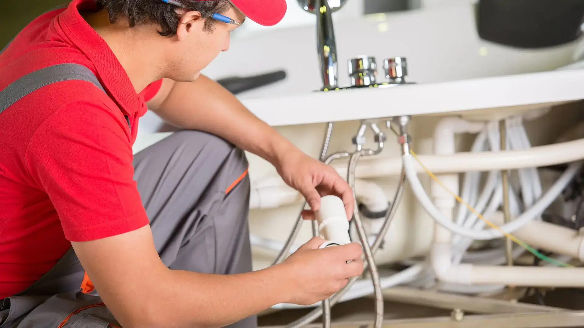 Warning Signs of a Sewer Drain Clog 8 Sewer Plumbing issues such as sluggish drainage often necessitate the expertise of plumbers.