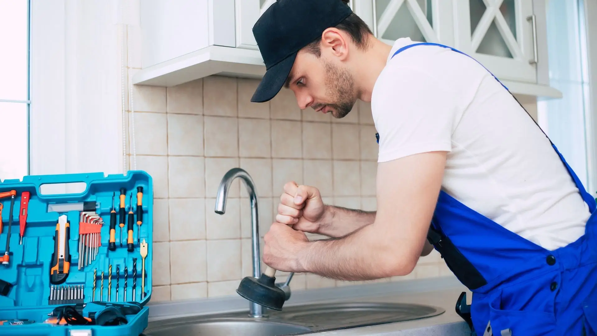 Contact CAN Plumbing and Drainage for all your Kitchen Sink Needs – Experienced Plumbers Available